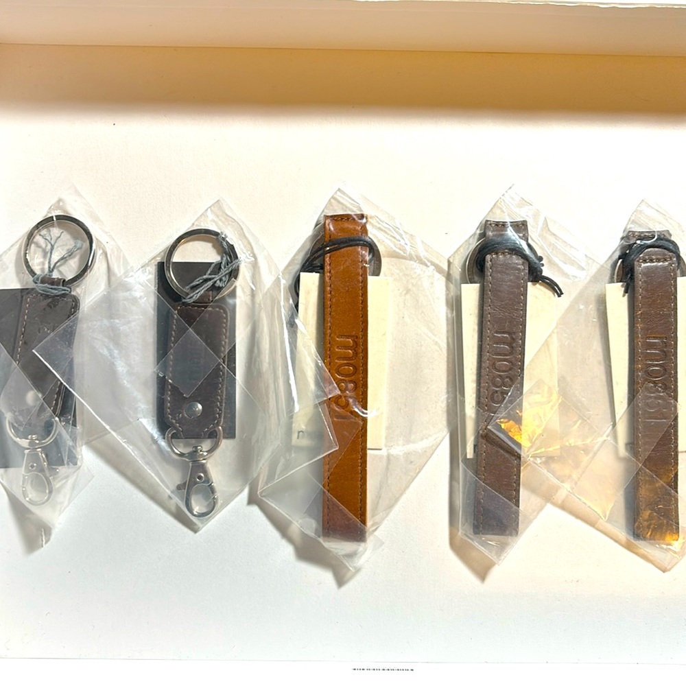 M0851 key chain with leather